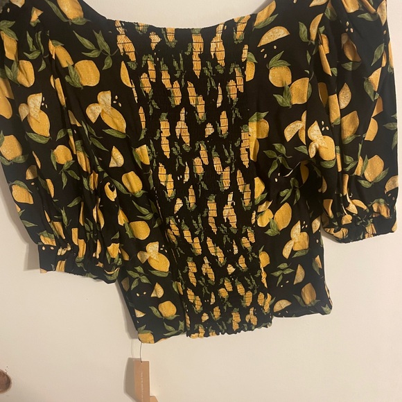 Lemon Puff Sleeve crop top- Cave - Picture 2 of 3